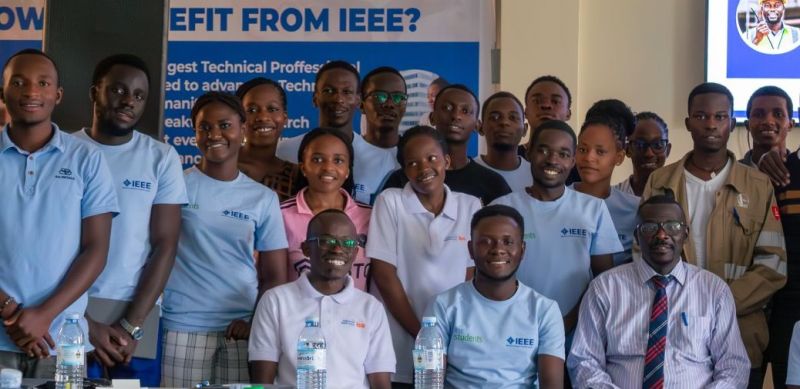 Attendees of the IEEE SPAx event in front of the "How to Benefit from IEEE?" banner.